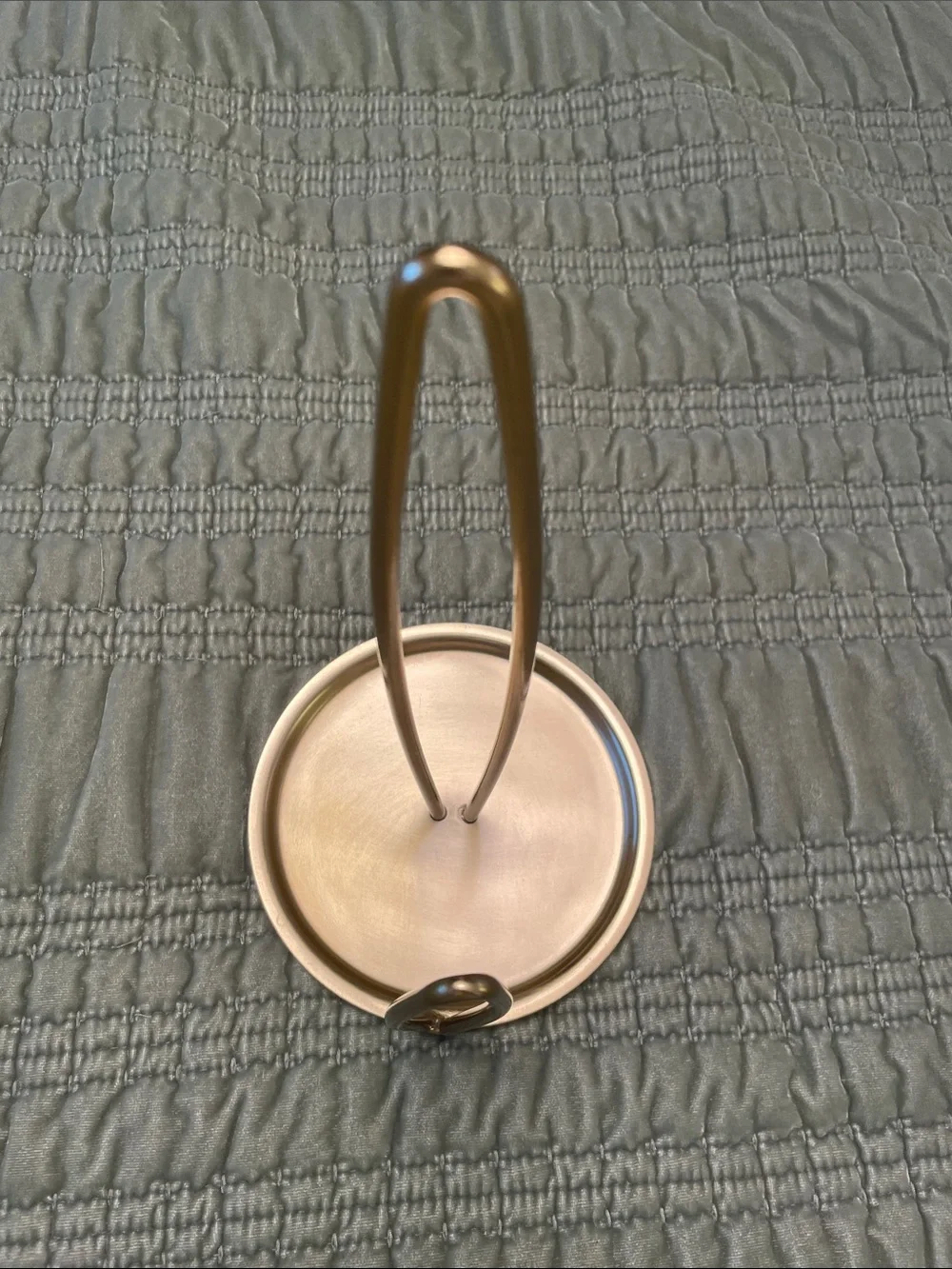 THRESHOLD Gold Tone Metal Countertop Paper Towel Holder LIKE NEW